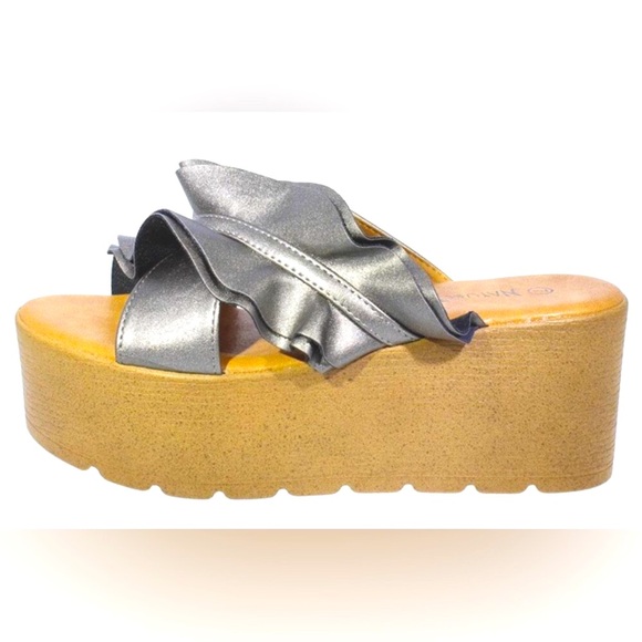 Silver Ruffle Flatform - Picture 2 of 3